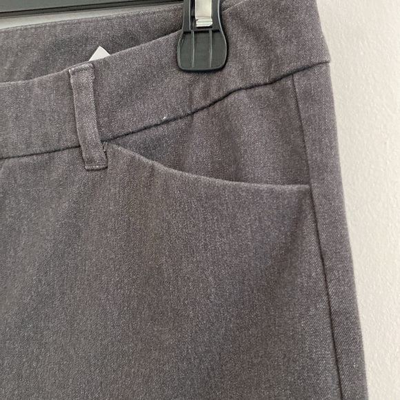 Old Navy Women's Charcoal Ankle Jeans - Picture 3 of 5